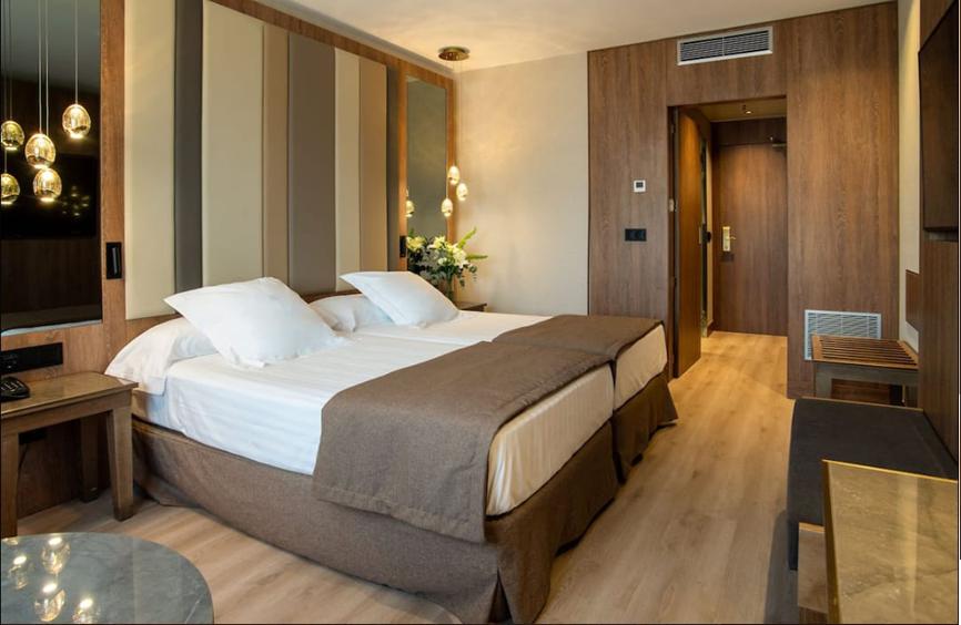 Hotel con jacuzzi en Huerto